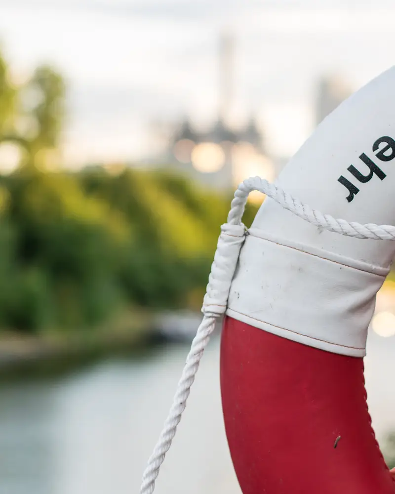 Zarobki ratowników wodnych w Polsce: regiony i sezonowość